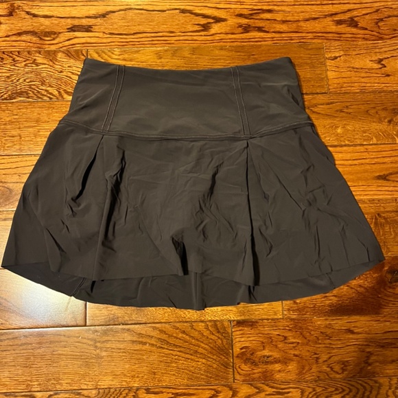 So 6 tall lululemon midnight purple skirt - Picture 3 of 3